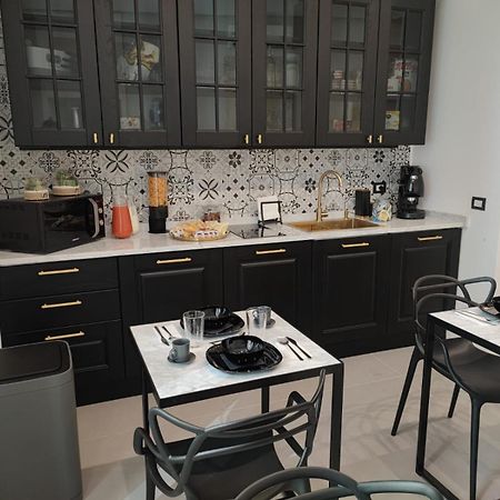 L'Infinito 88 Charmant Rooms Naples Room photo